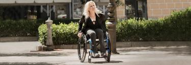 Manual wheelchair Küschall Compact 2.0 black ramme woman on the street