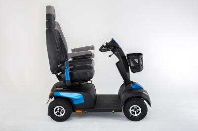 Blå Invacare Comet Alpine+ scooter