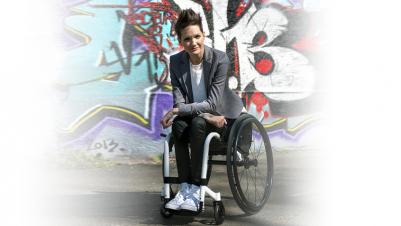 küschall The KSL manual wheelchair young woman and street art