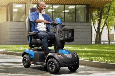 Blå Invacare Comet elektrisk scooter