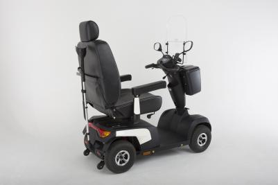 Invacare Comet Ultra hvit elektrisk scooter - krykkeholder